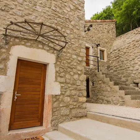 Loft Stories * Baix